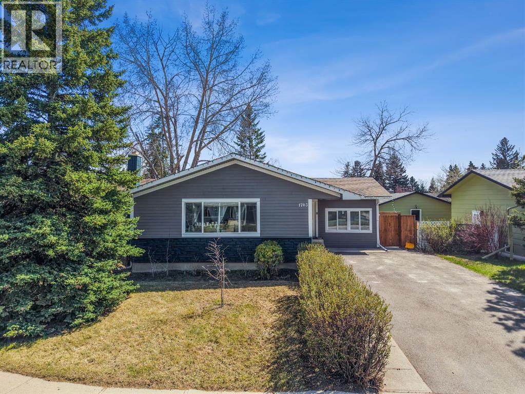 1703 110 Avenue Sw, Calgary, Alberta  T2W 0E4 - Photo 1 - A2310314