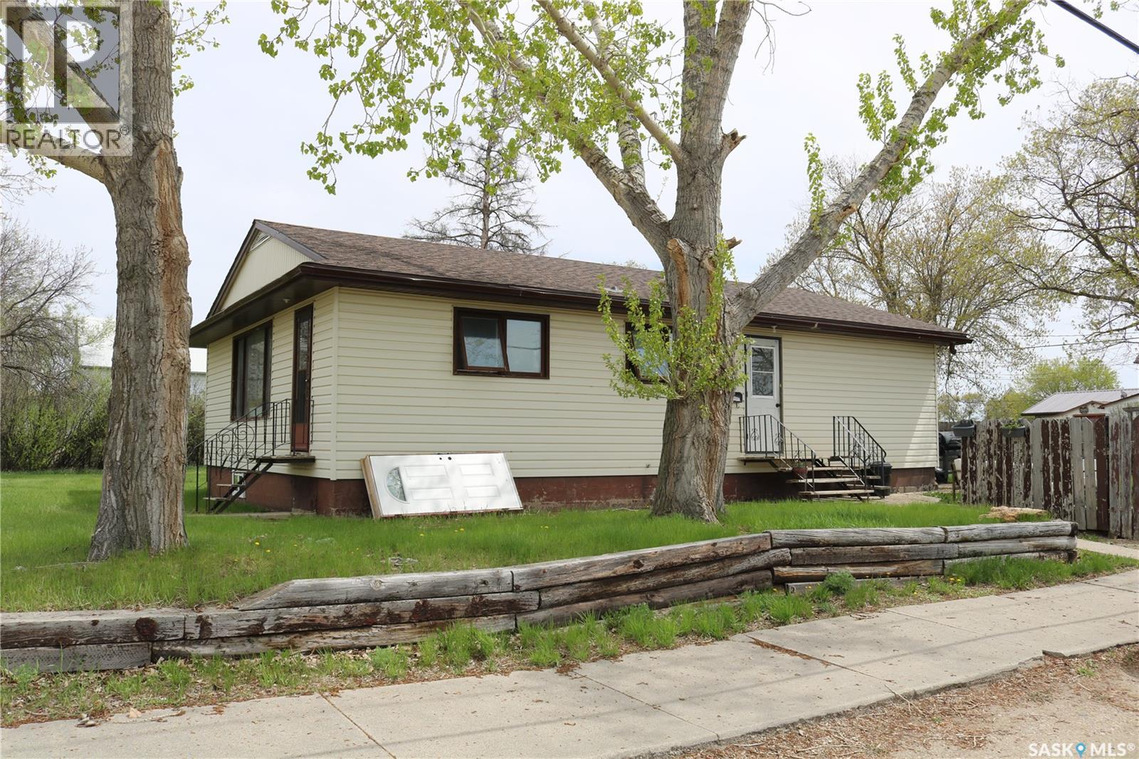 202 Main Street, Young, Saskatchewan  S0K 4Y0 - Photo 2 - SK037686