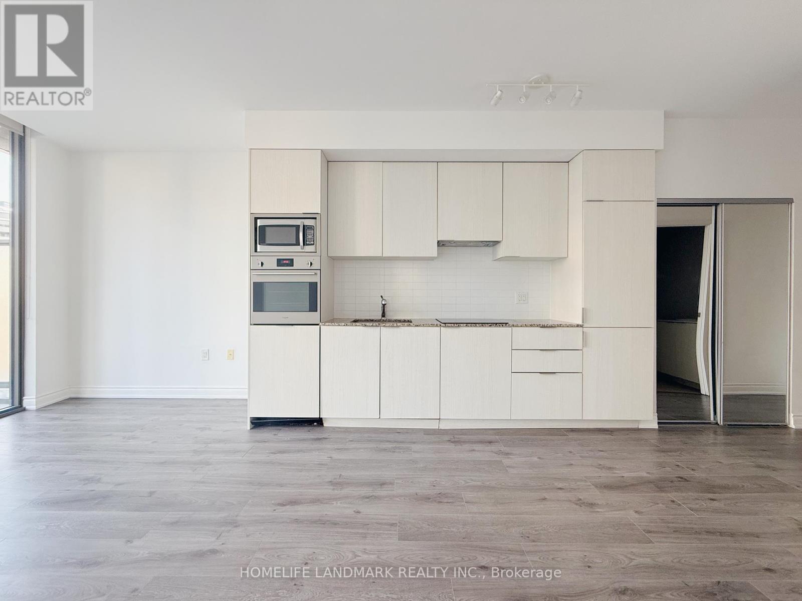 501 - 11 Wellesley Street W, Toronto, Ontario  M4Y 0G4 - Photo 3 - C13218688