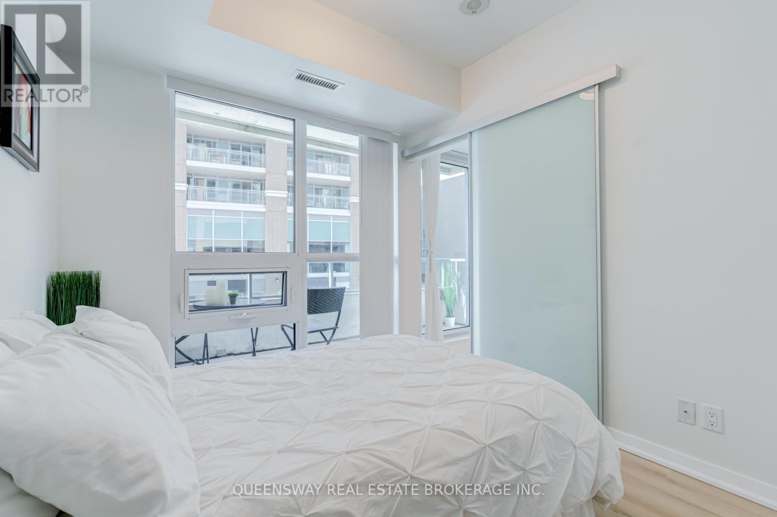 211 - 69 Lynn Williams Street, Toronto, Ontario  M6K 3R7 - Photo 8 - C13218708