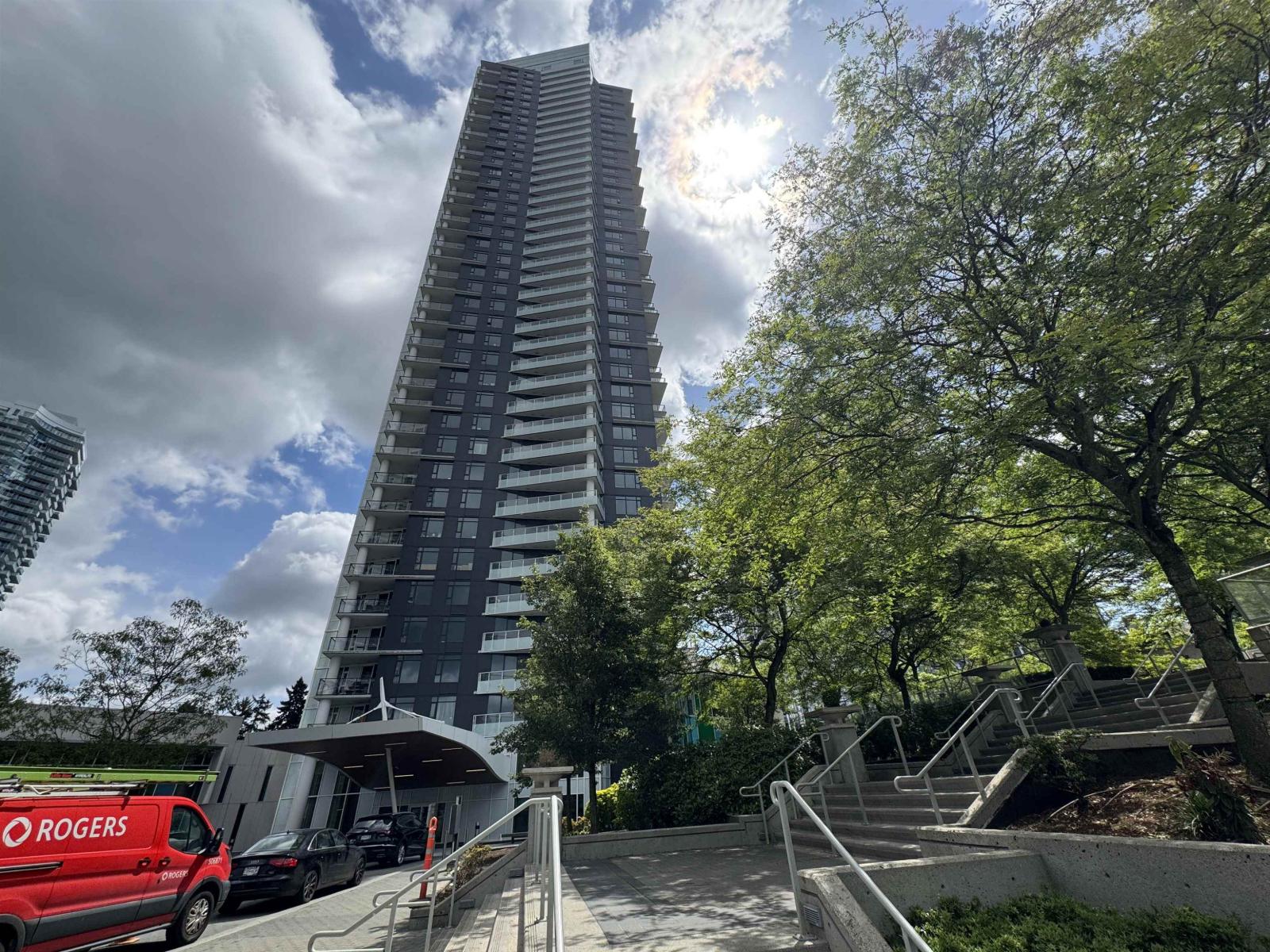 2604 9887 Whalley Boulevard, Surrey, British Columbia V3T 0P4 - Photo 1 - R3114010