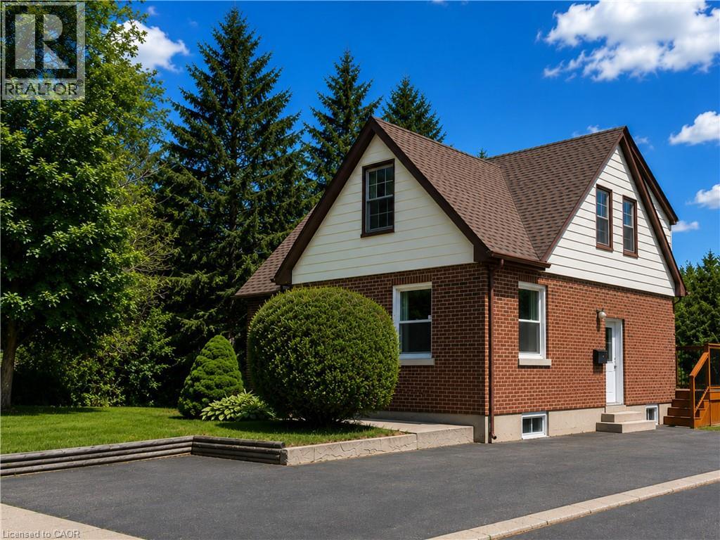 15 BARRETT Avenue, Cambridge, Ontario