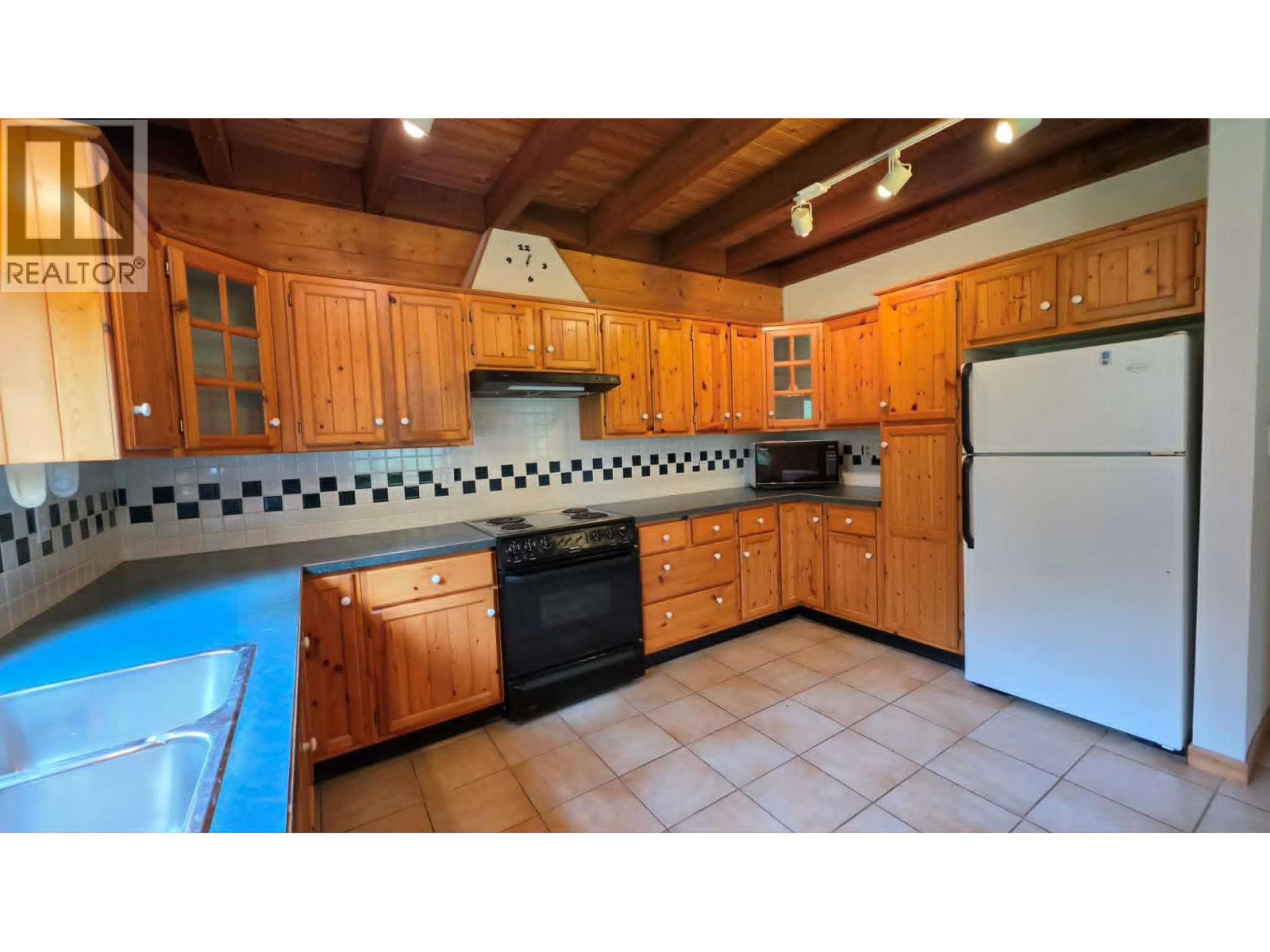 71 Byers Road, Cherryville, British Columbia  V0E 2G1 - Photo 6 - 10389522