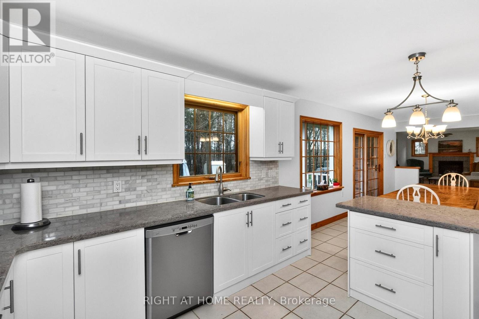 77 Cambridge Street, Penetanguishene, Ontario  L9M 1G7 - Photo 8 - S13134844