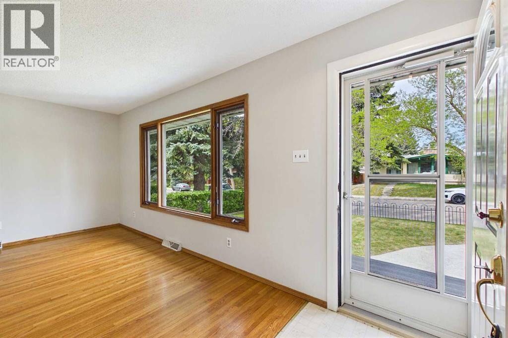 3840 Brooklyn Crescent Nw, Calgary, Alberta  T2L 1H2 - Photo 6 - A2315958