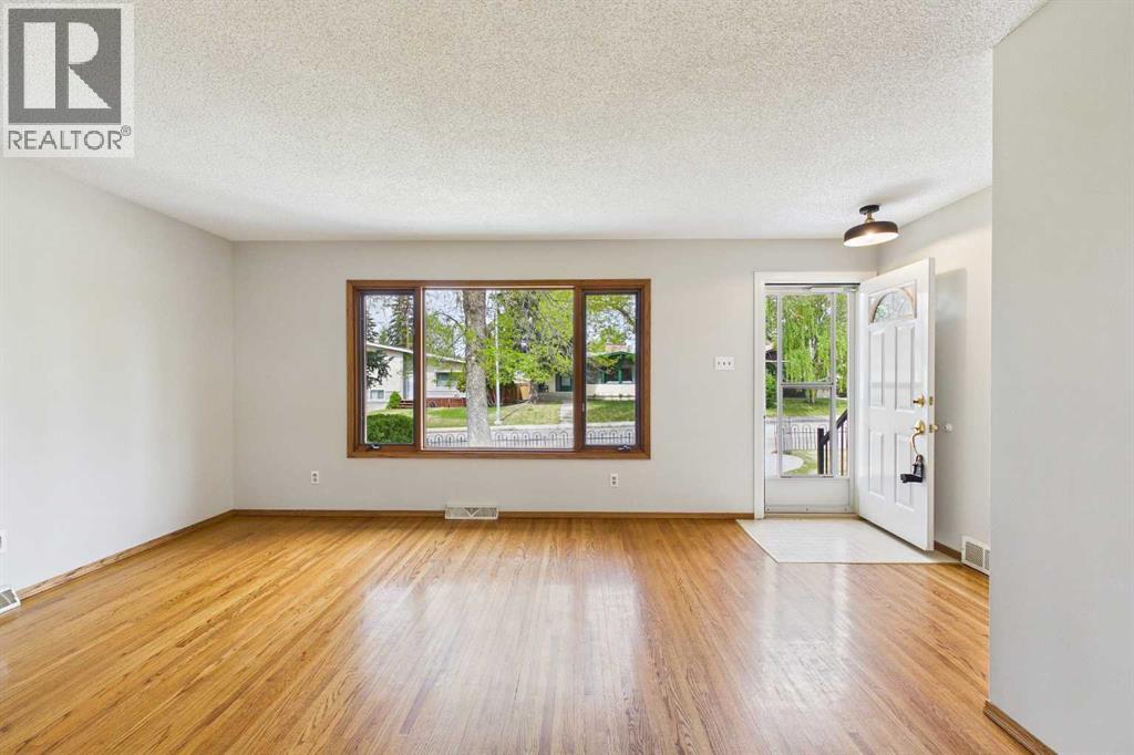 3840 Brooklyn Crescent Nw, Calgary, Alberta  T2L 1H2 - Photo 5 - A2315958