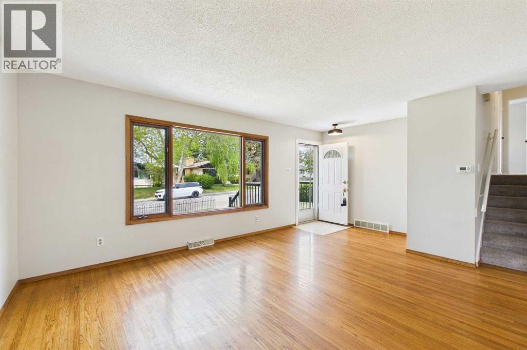 3840 Brooklyn Crescent Nw, Calgary, Alberta  T2L 1H2 - Photo 4 - A2315958