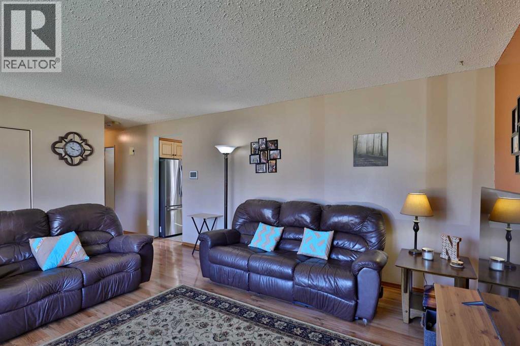 3305 Erickson Drive, Camrose, Alberta  T4V 3X1 - Photo 4 - A2311573