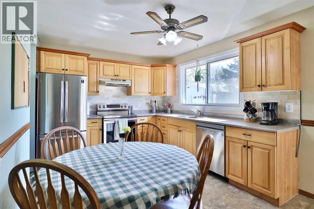 3305 Erickson Drive, Camrose, Alberta  T4V 3X1 - Photo 8 - A2311573
