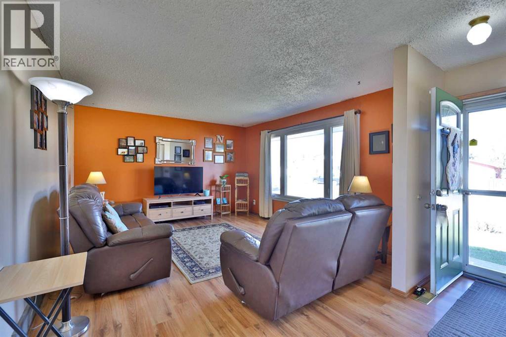 3305 Erickson Drive, Camrose, Alberta  T4V 3X1 - Photo 3 - A2311573
