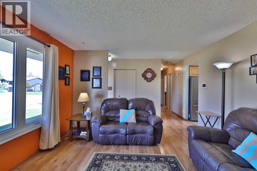 3305 Erickson Drive, Camrose, Alberta  T4V 3X1 - Photo 5 - A2311573