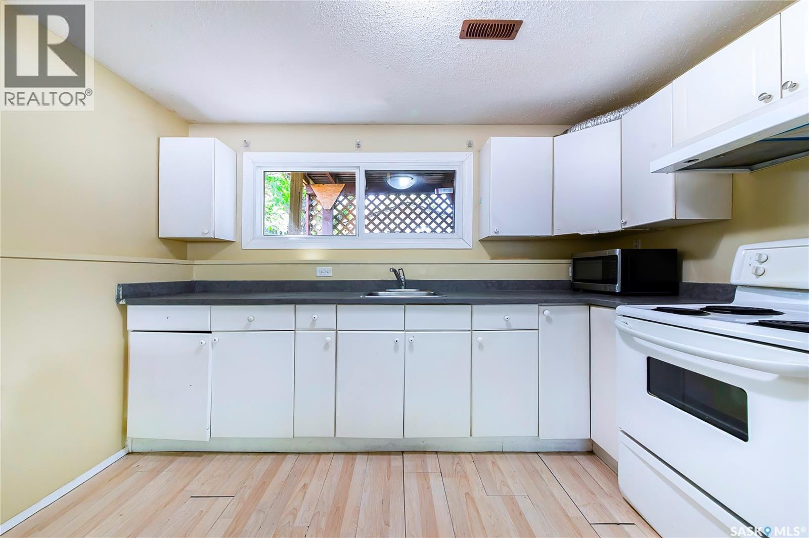 1609 B Avenue N, Saskatoon, Saskatchewan  S7L 1H2 - Photo 30 - SK037643