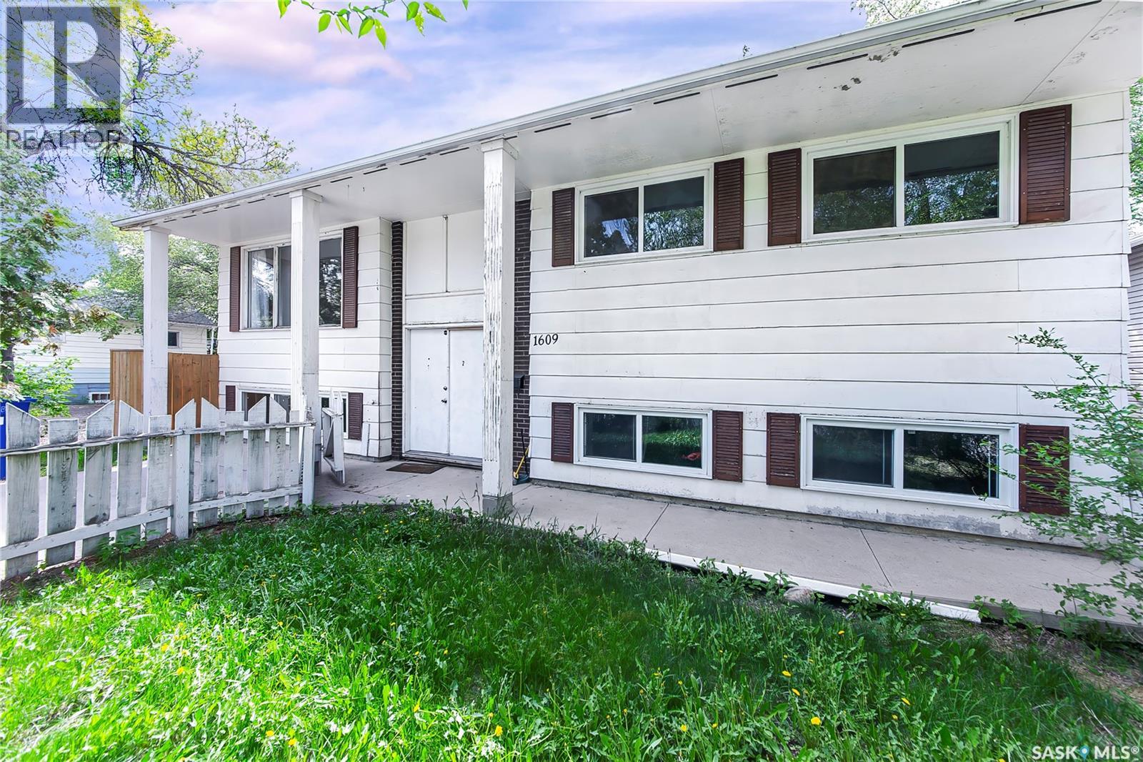 1609 B Avenue N, Saskatoon, Saskatchewan  S7L 1H2 - Photo 4 - SK037643
