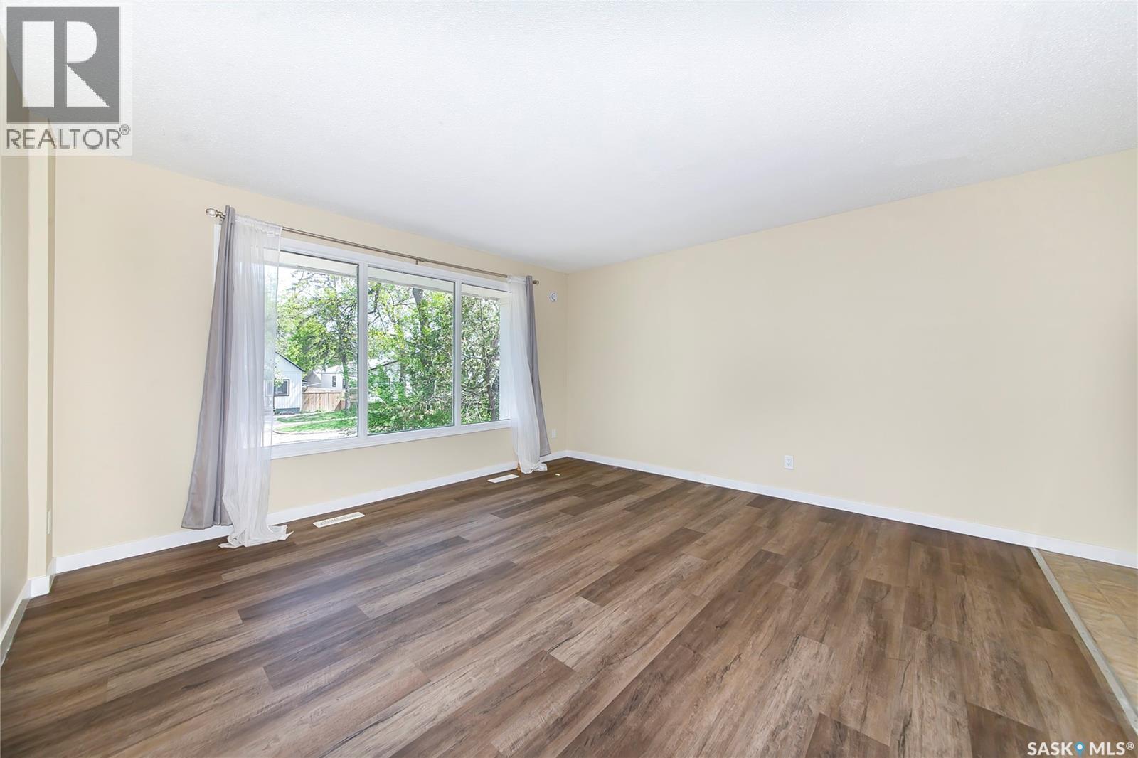 1609 B Avenue N, Saskatoon, Saskatchewan  S7L 1H2 - Photo 8 - SK037643
