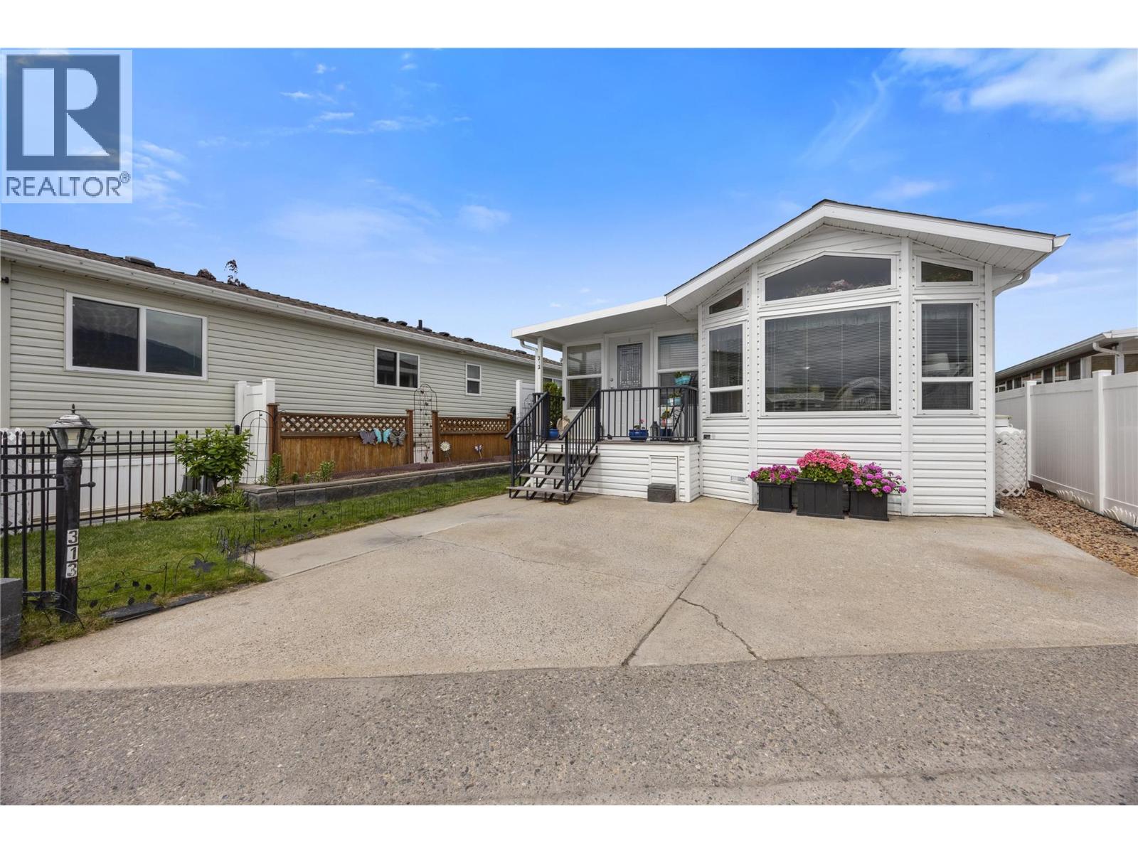 415 Commonwealth Road Unit# 313, Kelowna, British Columbia  V4V 1P4 - Photo 1 - 10370128