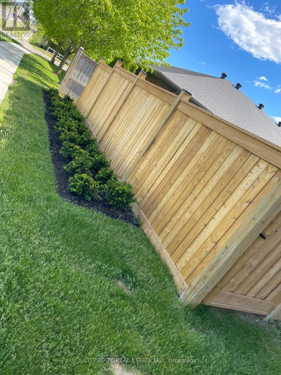 801 Heathrow Path, Oshawa, Ontario  L1H 7K5 - Photo 13 - E13212516