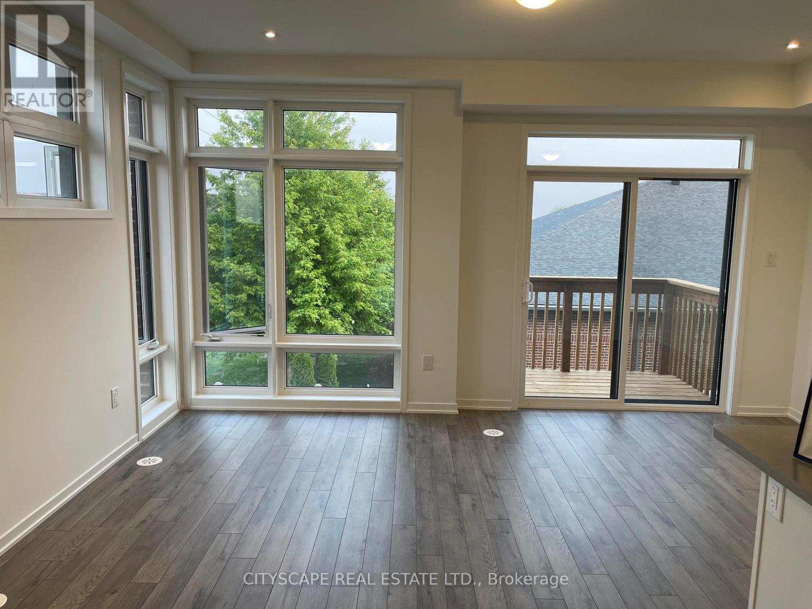 801 Heathrow Path, Oshawa, Ontario  L1H 7K5 - Photo 4 - E13212516