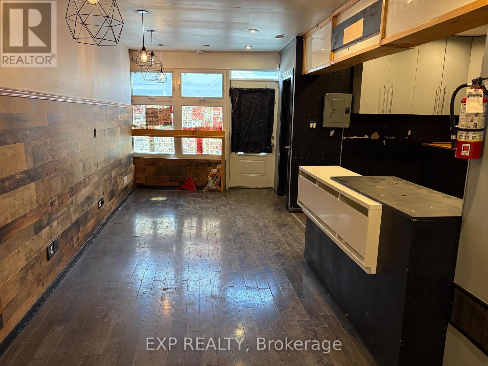 1927 Davenport Road E, Toronto, Ontario M6N 1C3 - Photo 4 - W13218744