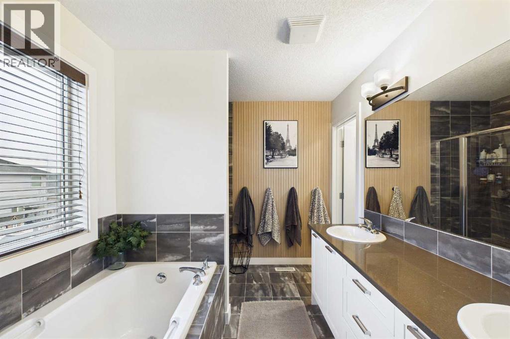 156 Rainbow Falls Heath, Chestermere, Alberta T1X 0S7 - Photo 27 - A2297410