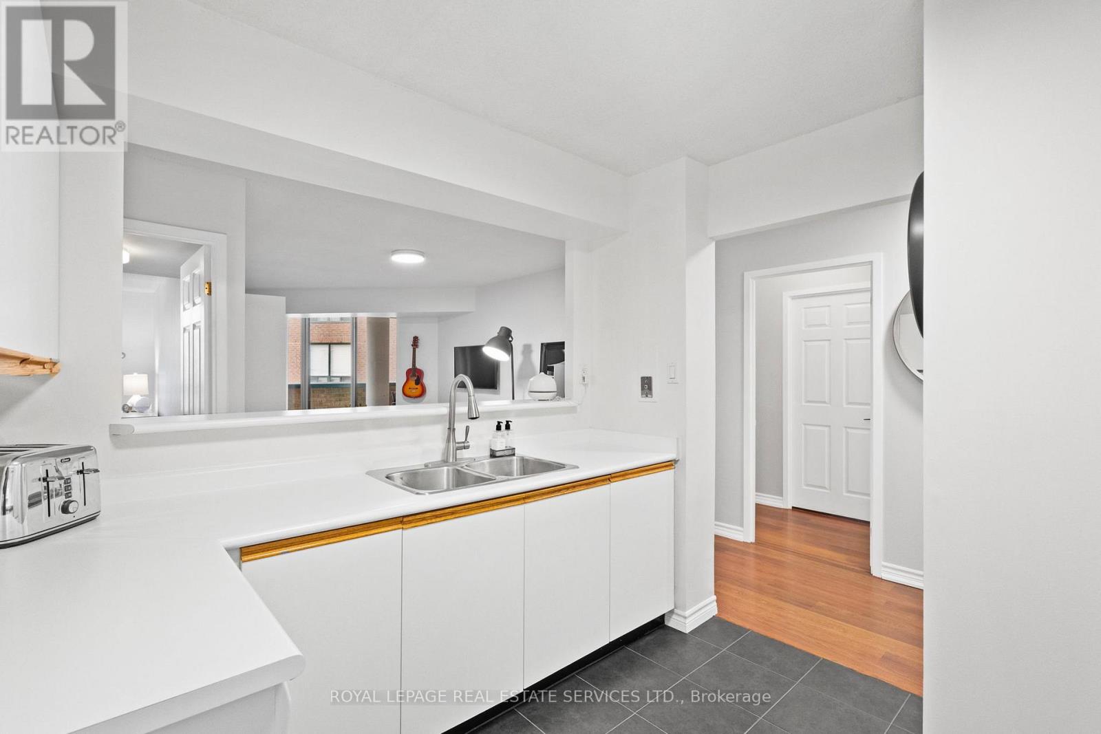 202 - 185 Robinson Street, Oakville, Ontario  L6J 7P6 - Photo 8 - W13062840