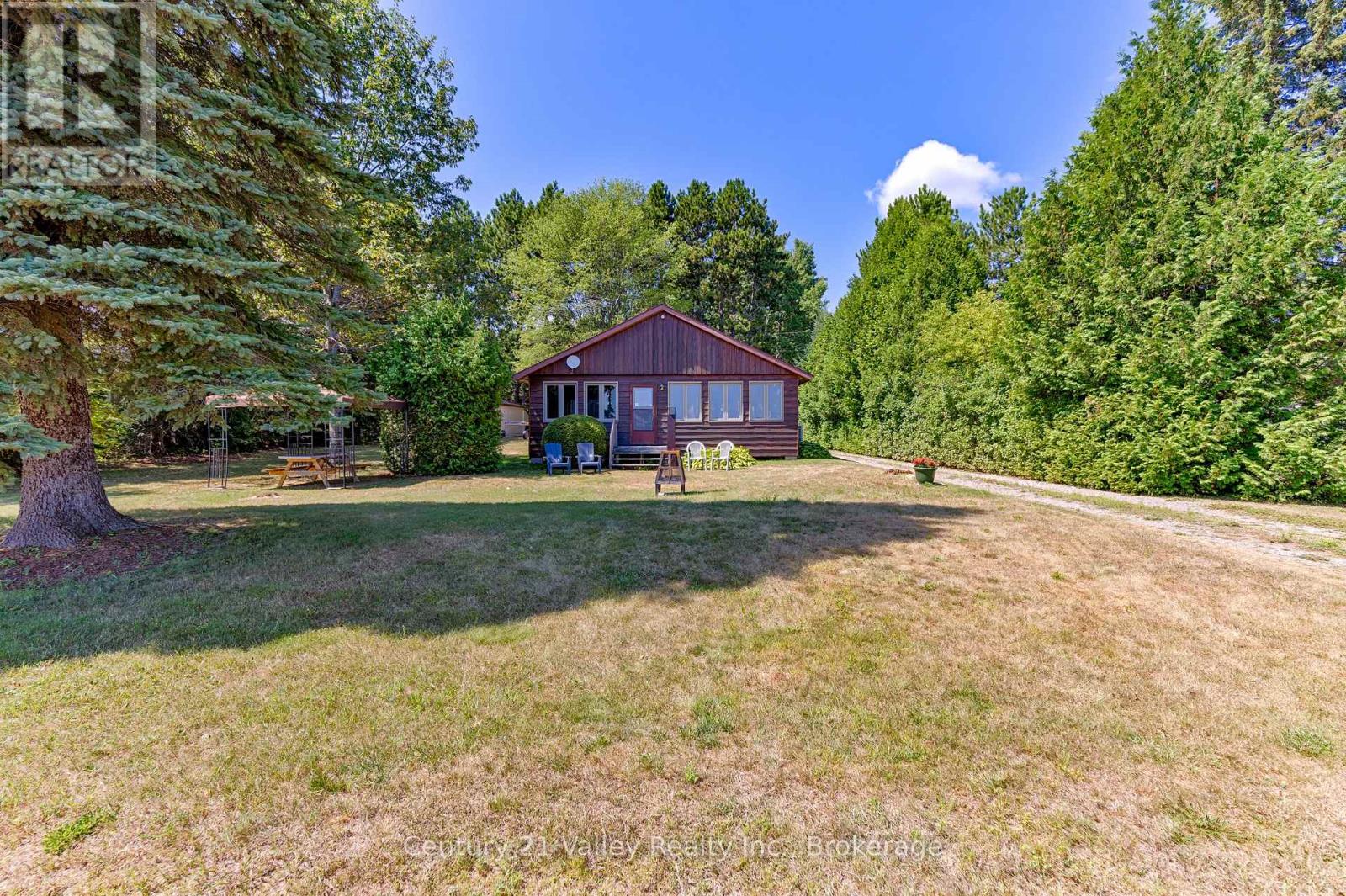 1077 Lake Clear Road, Bonnechere Valley, Ontario  K0J 1T0 - Photo 2 - X12933940
