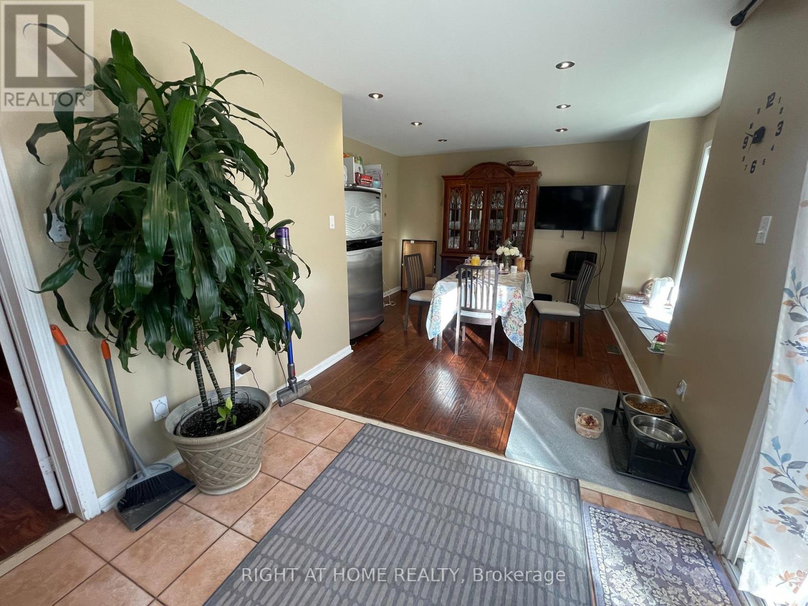 5654 Churchill Meadows Boulevard, Mississauga, Ontario  L5M 7A7 - Photo 8 - W13218780