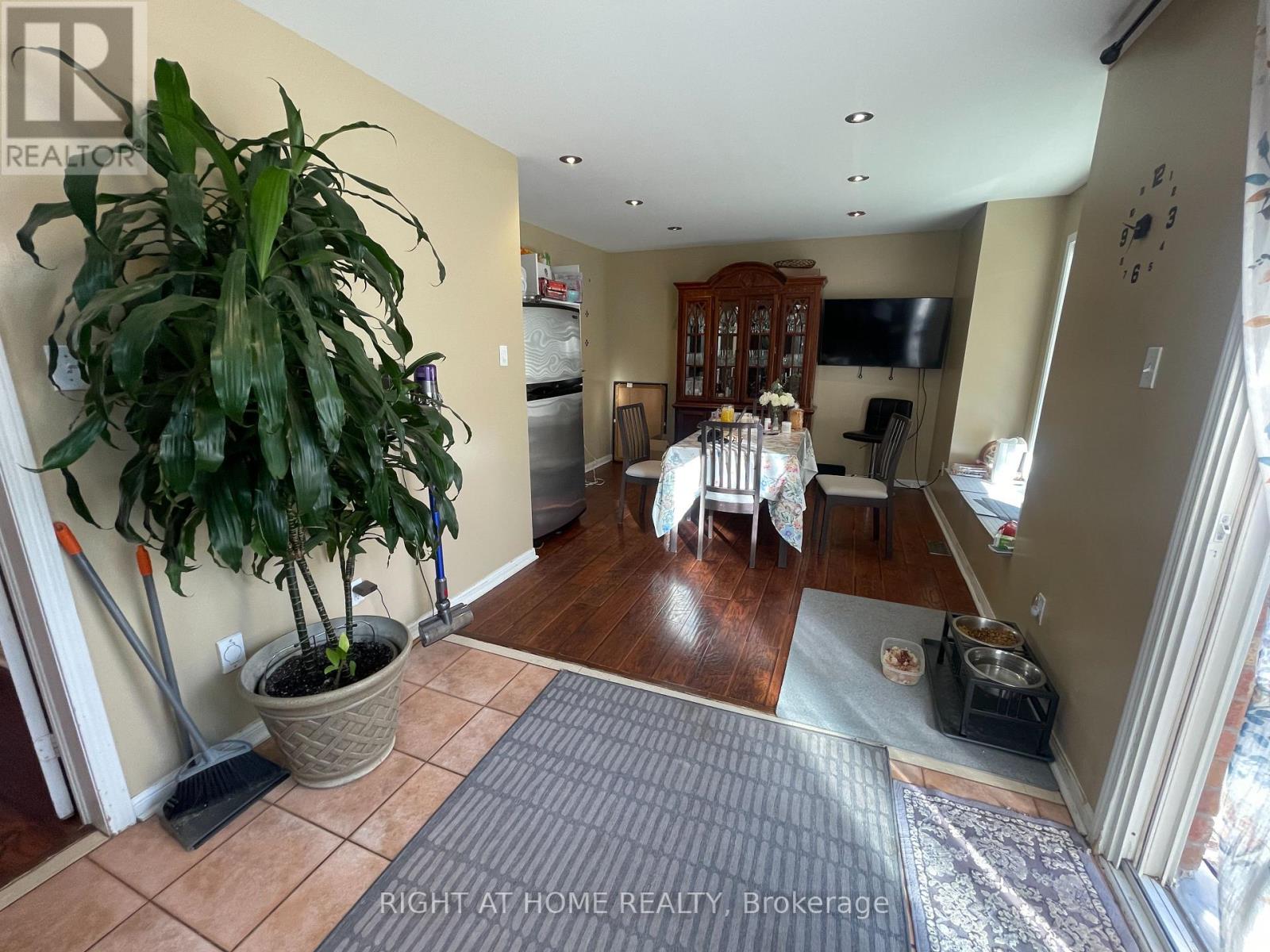 5654 Churchill Meadows Boulevard, Mississauga, Ontario  L5M 7A7 - Photo 9 - W13218780