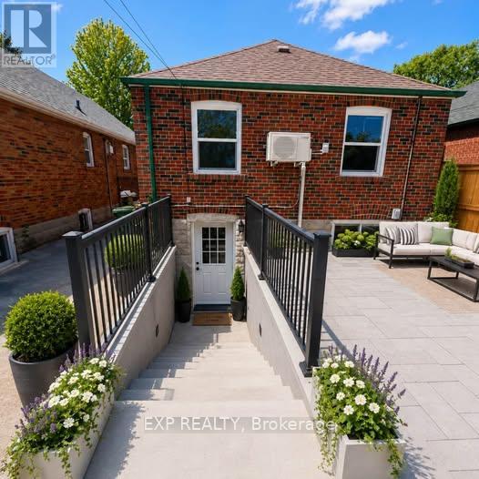 2 - 11 FAIRSIDE AVENUE, Toronto, Ontario