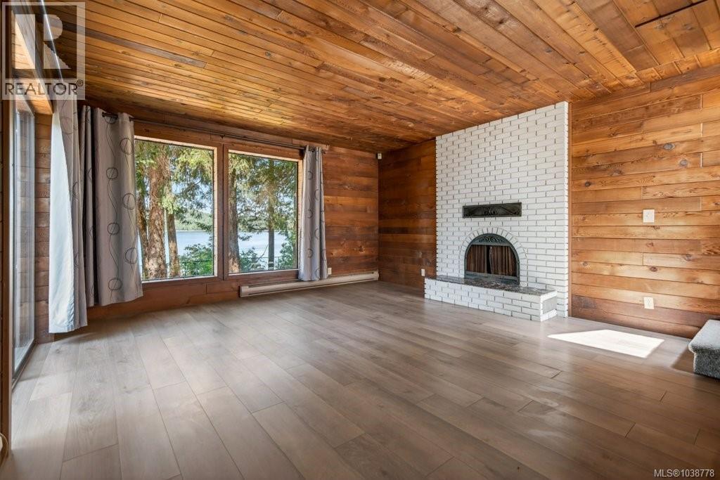 7630 Ships Point Rd, Fanny Bay, British Columbia  V0R 1W0 - Photo 3 - 1038778