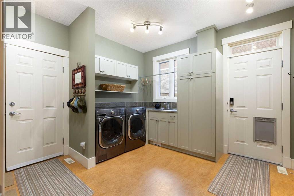 7 Discovery Ridge Cove SW, Calgary, Alberta  T2H 4Y1 - Photo 17 - A2314898