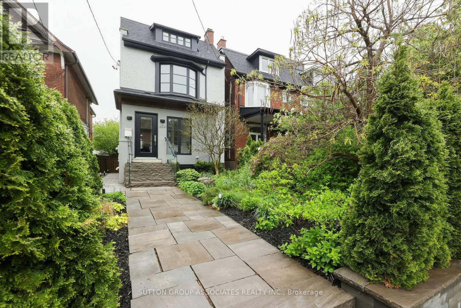 204 BEATRICE STREET, Toronto, Ontario