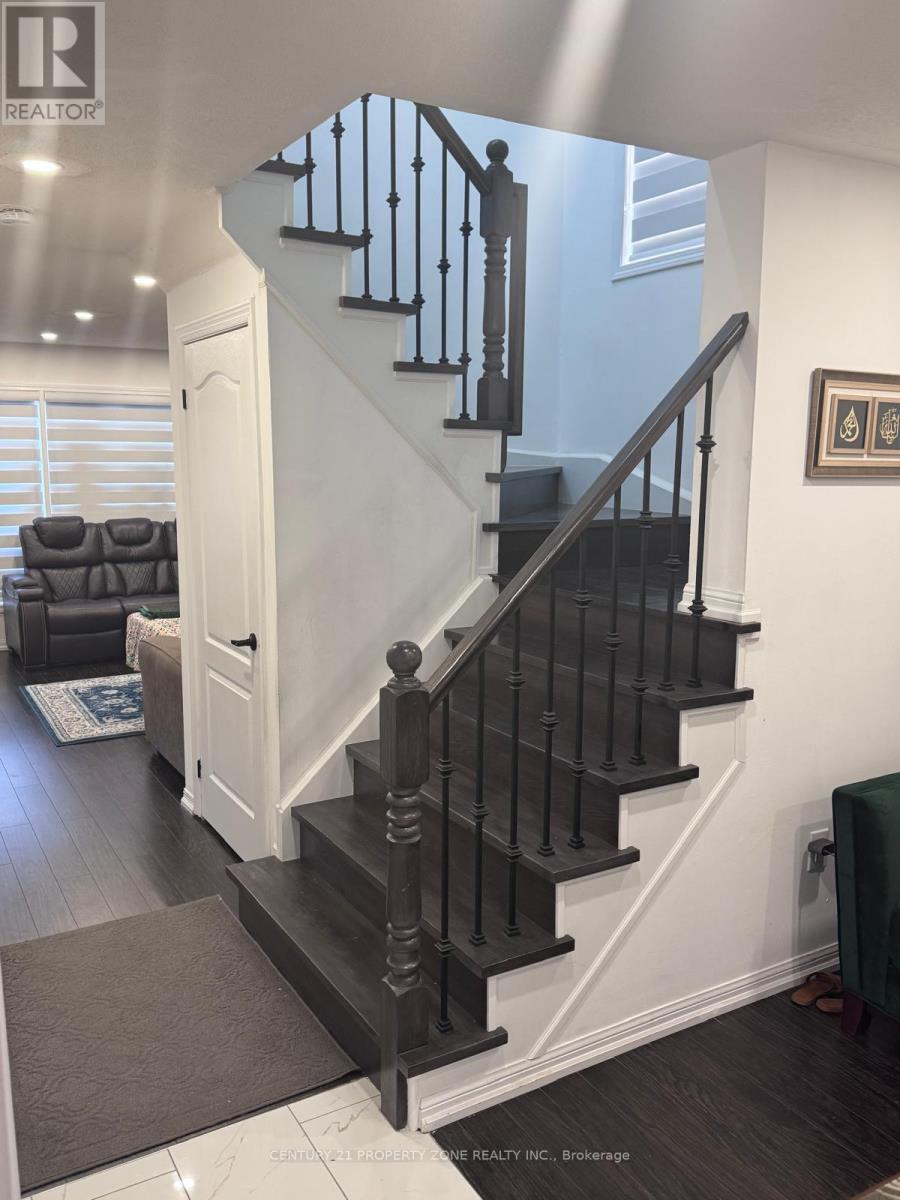 Upper - 721 Hutchinson Avenue, Milton, Ontario  L9T 6A6 - Photo 9 - W13218784