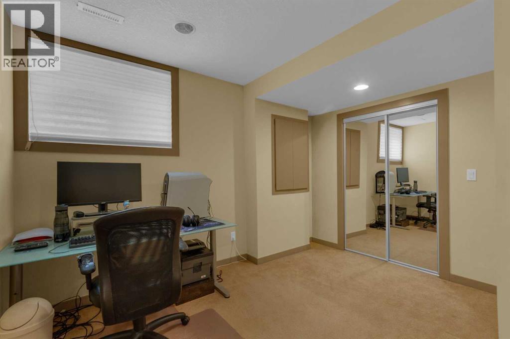 8 Elmont Court SW, Calgary, Alberta  T3H 5Z8 - Photo 35 - A2314670