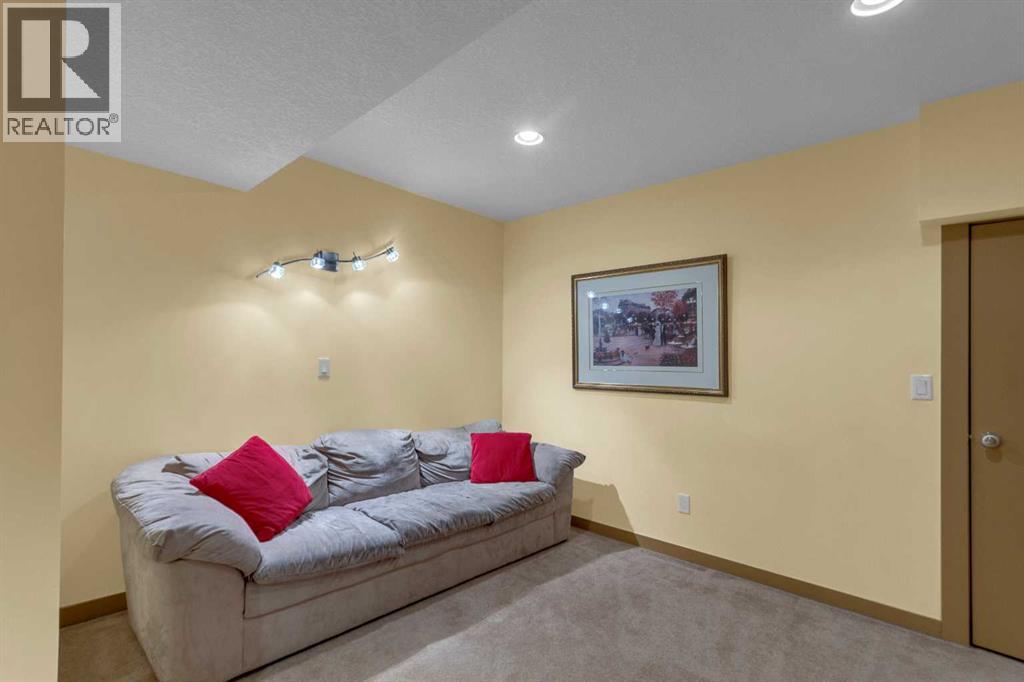8 Elmont Court SW, Calgary, Alberta  T3H 5Z8 - Photo 34 - A2314670