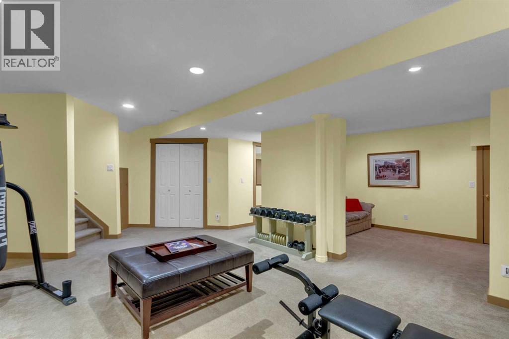 8 Elmont Court SW, Calgary, Alberta  T3H 5Z8 - Photo 33 - A2314670