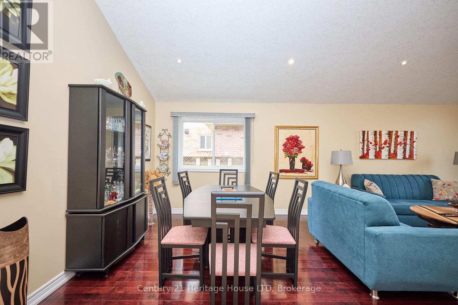 222 Dorchester Drive, Grimsby, Ontario  L3M 5K8 - Photo 13 - X12708034