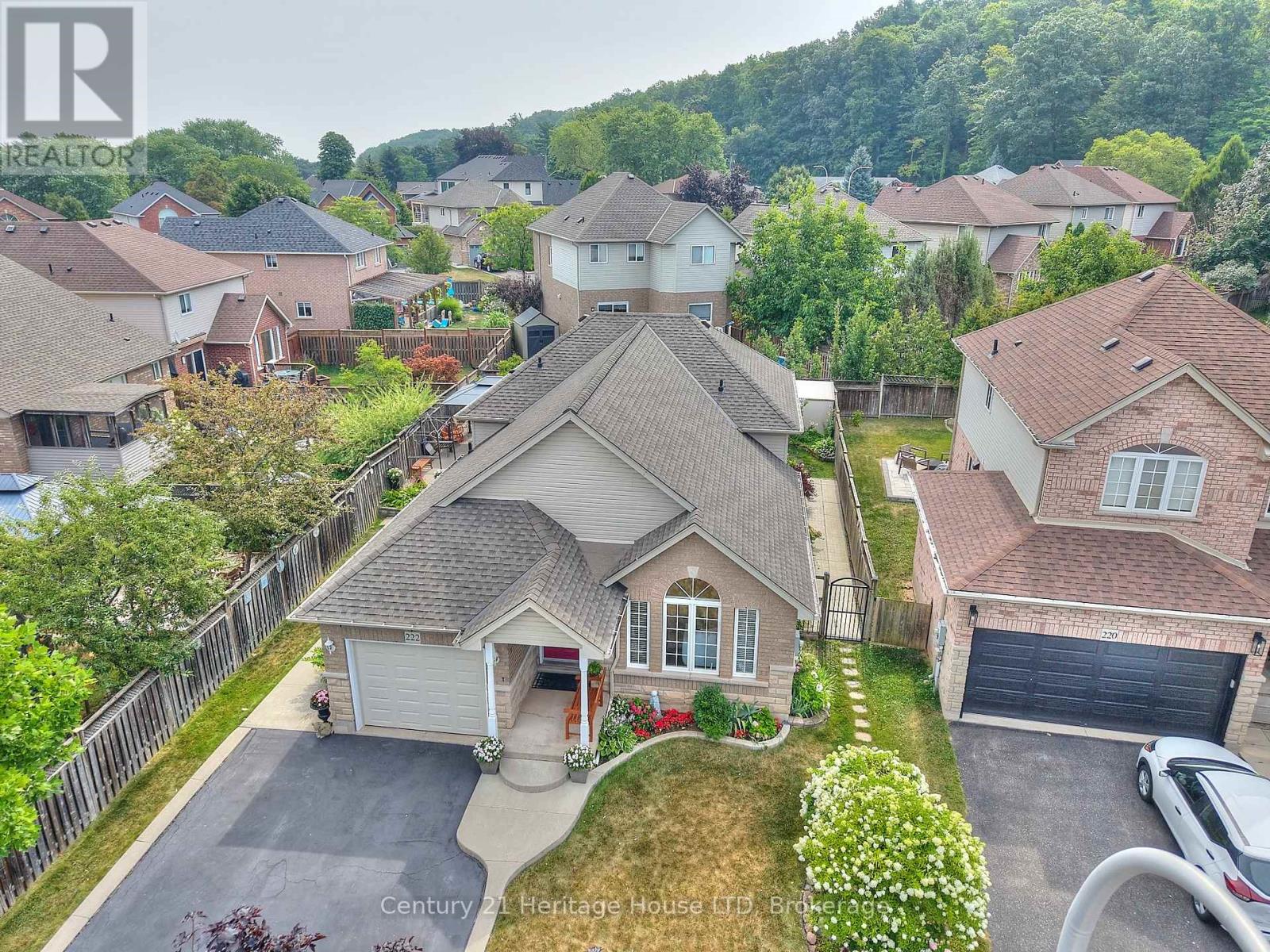222 Dorchester Drive, Grimsby, Ontario  L3M 5K8 - Photo 2 - X12708034