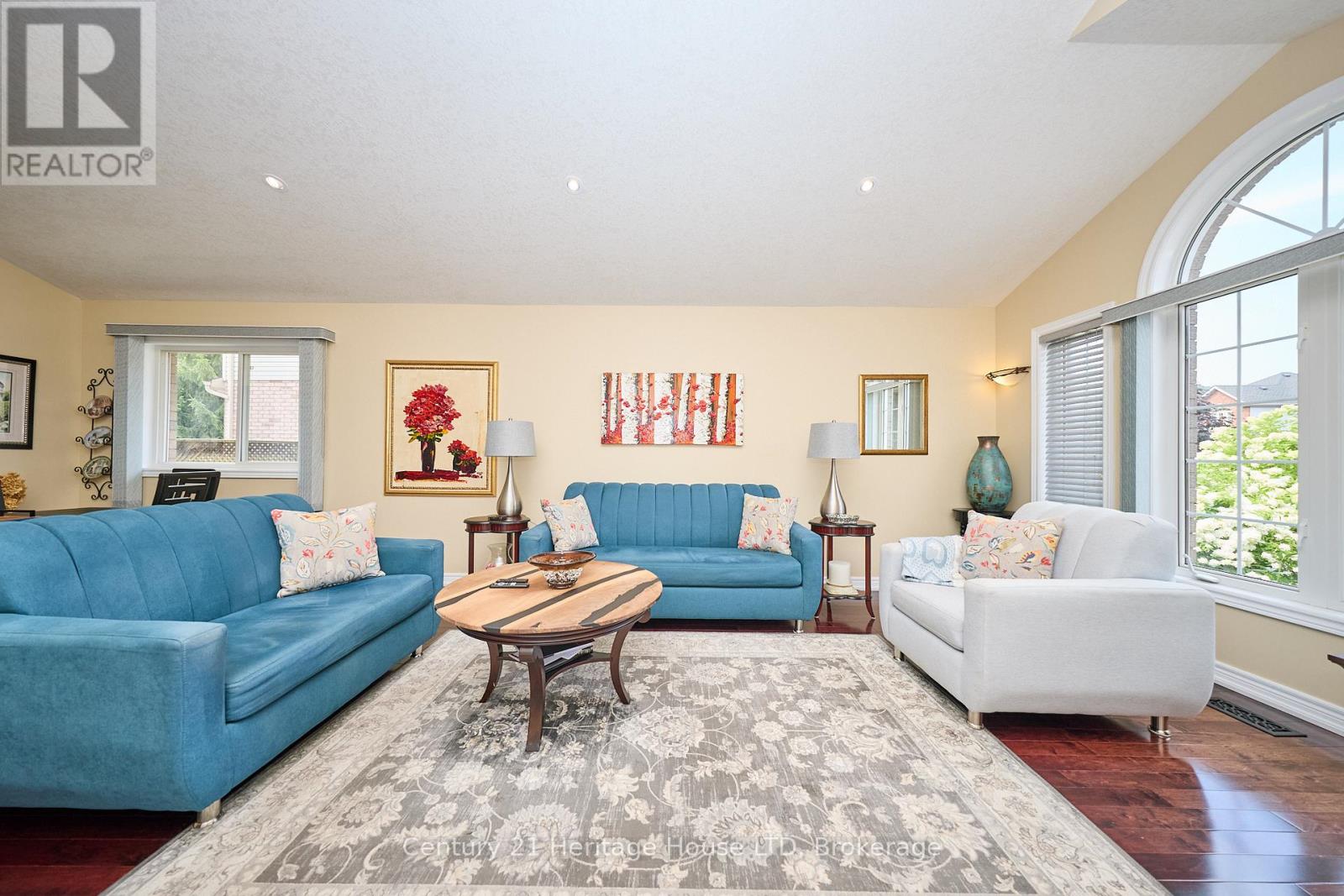 222 Dorchester Drive, Grimsby, Ontario  L3M 5K8 - Photo 7 - X12708034