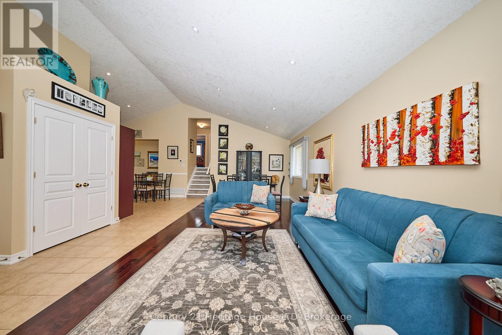 222 Dorchester Drive, Grimsby, Ontario  L3M 5K8 - Photo 8 - X12708034