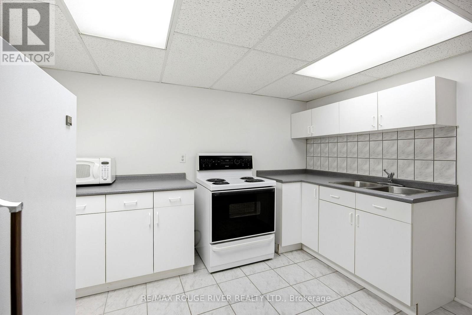 796 Batory Avenue, Pickering, Ontario  L1W 2W3 - Photo 24 - E13211808