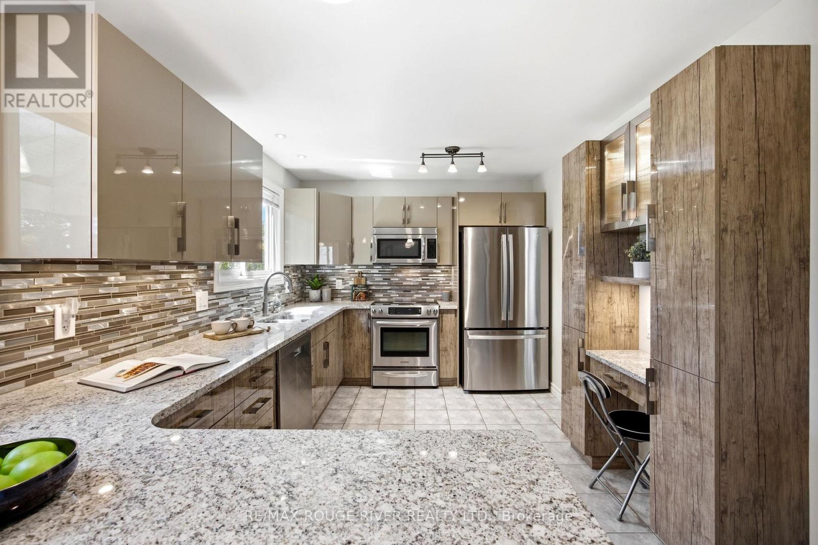796 Batory Avenue, Pickering, Ontario  L1W 2W3 - Photo 7 - E13211808