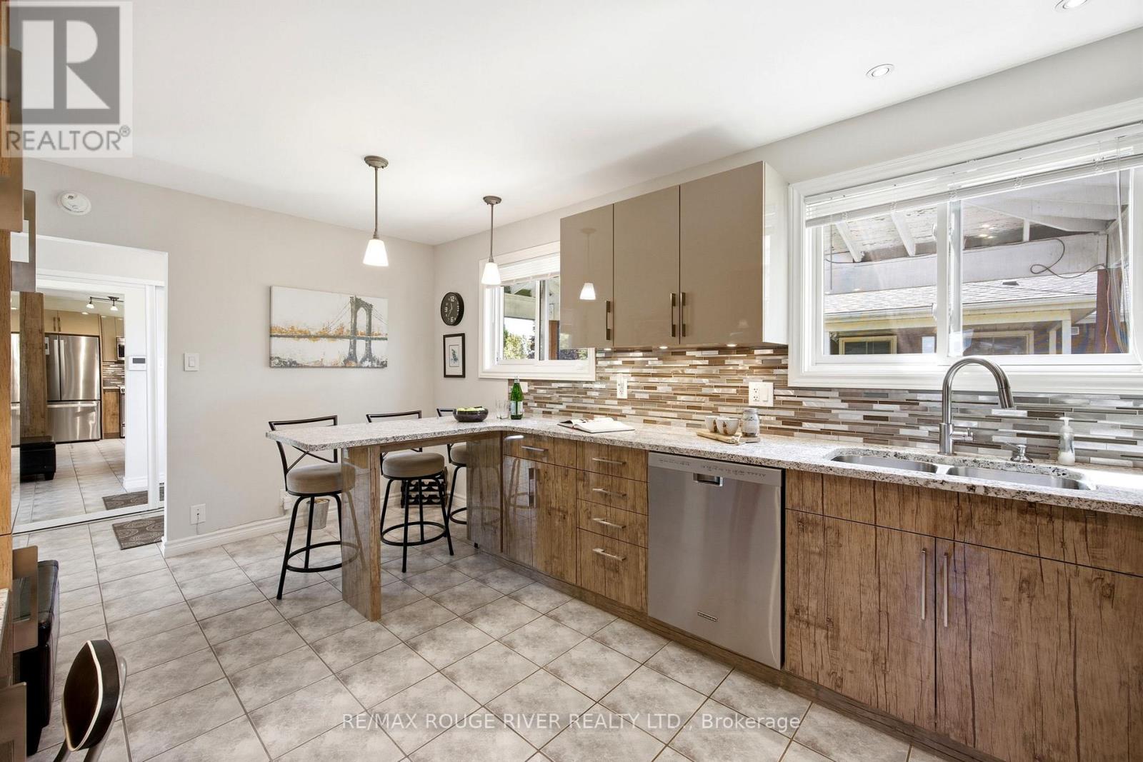 796 Batory Avenue, Pickering, Ontario  L1W 2W3 - Photo 8 - E13211808