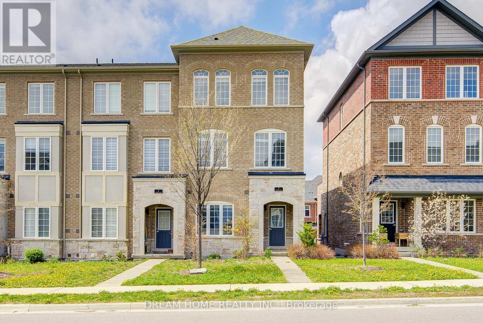 7 HESWALL LANE, Newmarket, Ontario