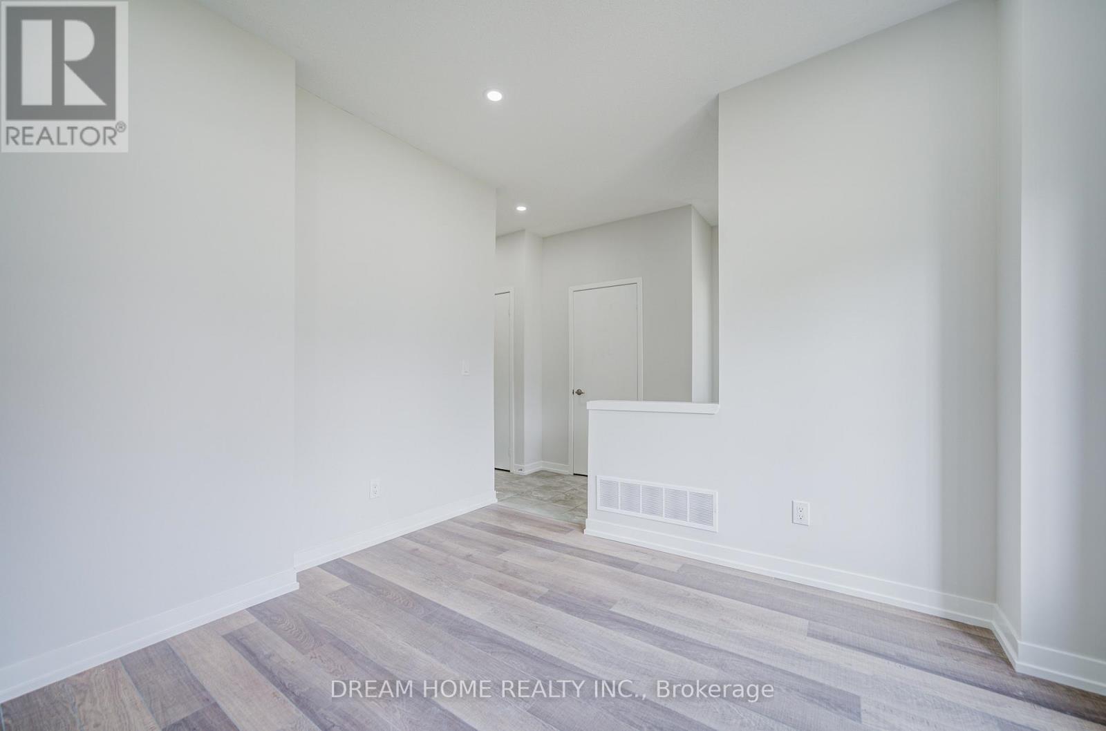 7 Heswall Lane, Newmarket, Ontario  L3Y 0E1 - Photo 13 - N13218794