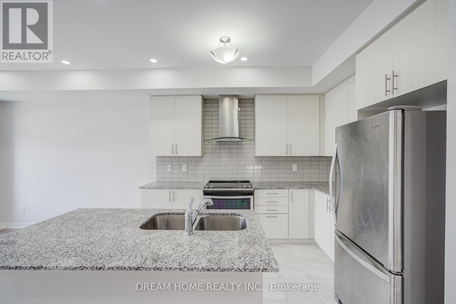 7 Heswall Lane, Newmarket, Ontario  L3Y 0E1 - Photo 18 - N13218794