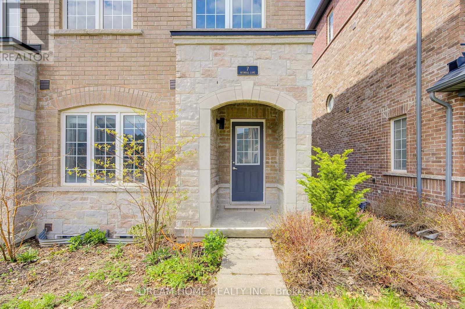 7 Heswall Lane, Newmarket, Ontario  L3Y 0E1 - Photo 2 - N13218794