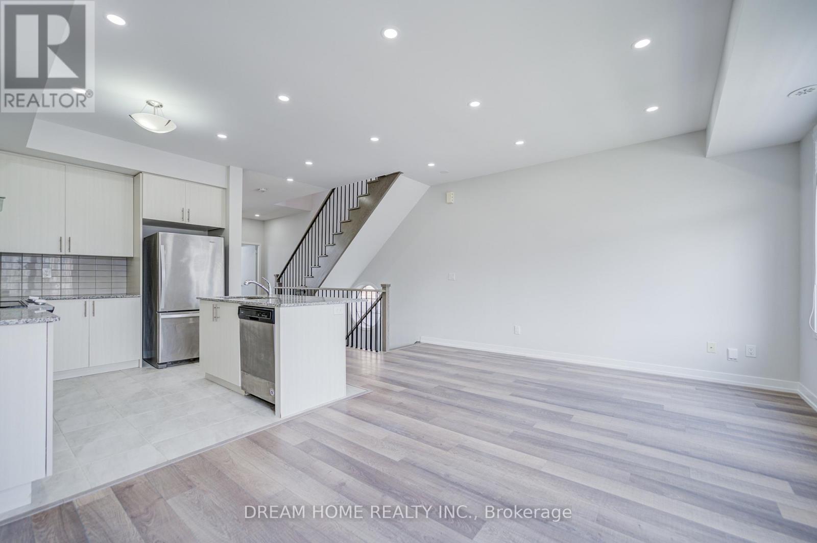 7 Heswall Lane, Newmarket, Ontario  L3Y 0E1 - Photo 22 - N13218794