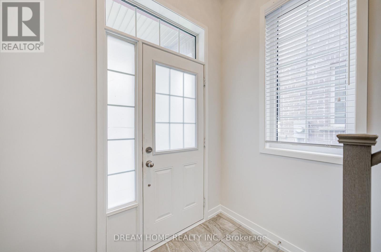 7 Heswall Lane, Newmarket, Ontario  L3Y 0E1 - Photo 3 - N13218794