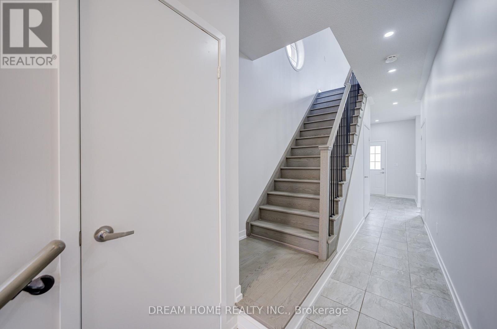 7 Heswall Lane, Newmarket, Ontario  L3Y 0E1 - Photo 5 - N13218794
