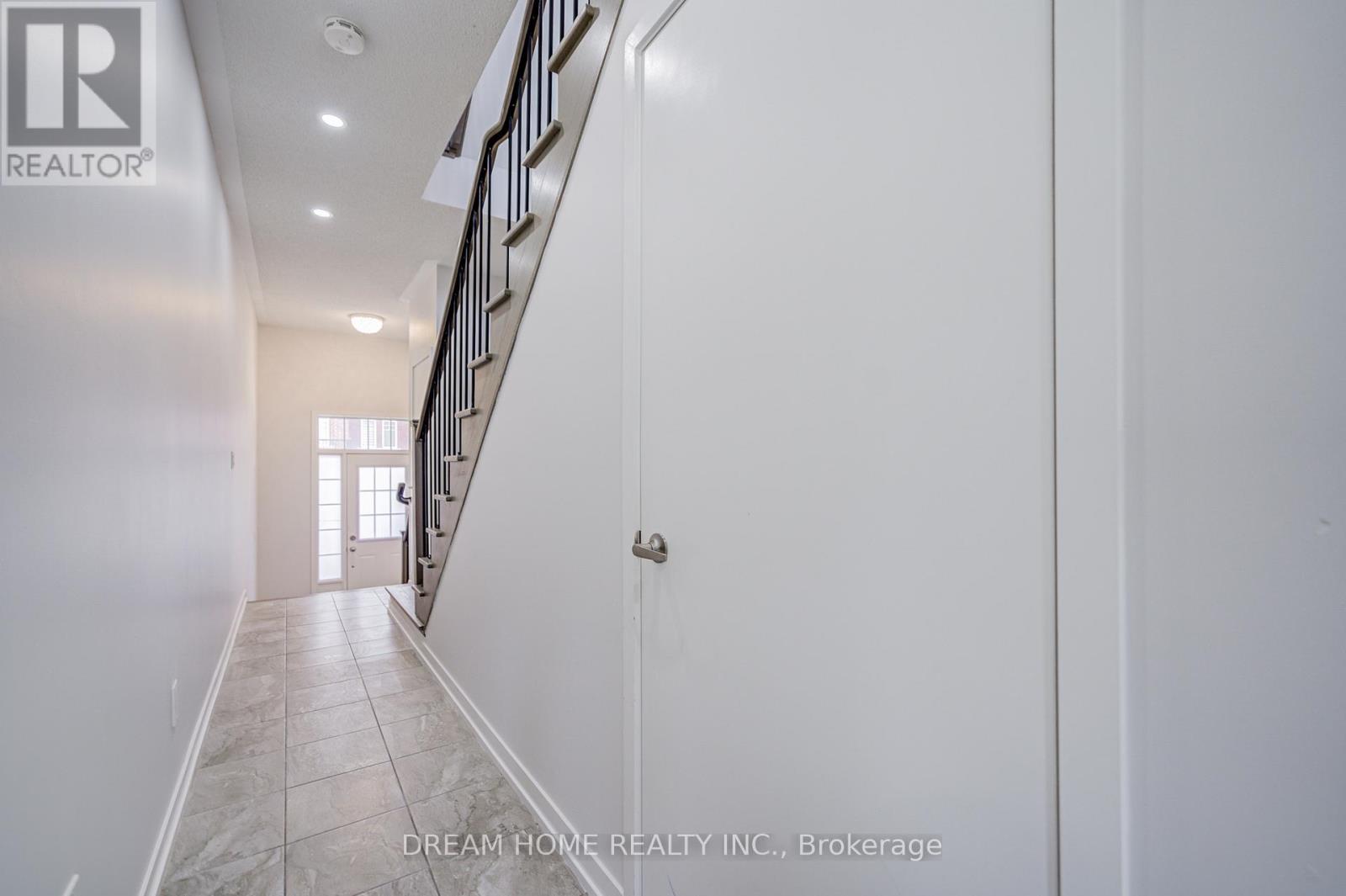 7 Heswall Lane, Newmarket, Ontario  L3Y 0E1 - Photo 6 - N13218794
